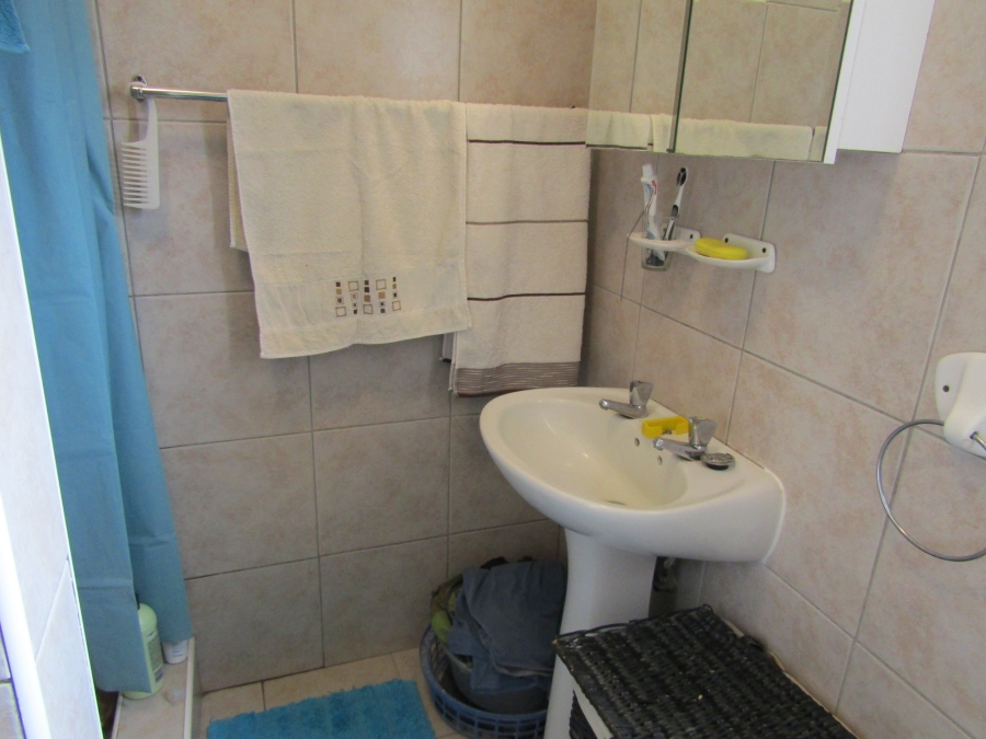 8 Bedroom Property for Sale in Wavecrest Eastern Cape